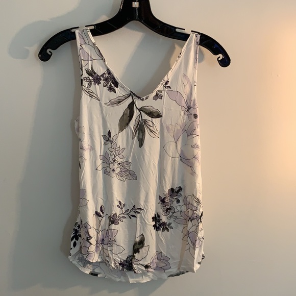 Cute tank - Picture 2 of 2